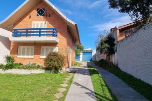 Casa com 204m², 3 dormitórios, 1 vaga, no bairro Mariland em Caxias do Sul para Comprar