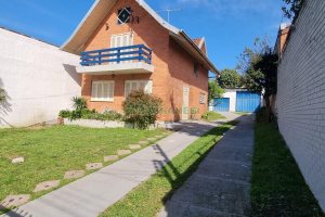 Casa com 204m², 3 dormitórios, 1 vaga, no bairro Mariland em Caxias do Sul para Comprar