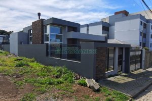 Casa com 180m², 3 dormitórios, 2 vagas, no bairro Bela Vista em Caxias do Sul para Comprar