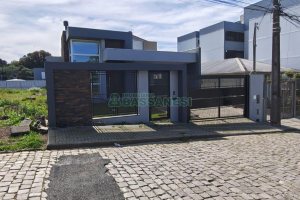 Casa com 180m², 3 dormitórios, 2 vagas, no bairro Bela Vista em Caxias do Sul para Comprar