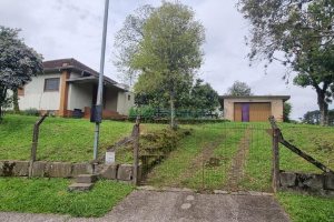 Casa com 36m², 3 dormitórios, no bairro Santa Catarina em Caxias do Sul para Comprar