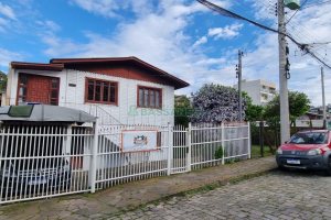Casa com 152m², 3 dormitórios, no bairro Pioneiro em Caxias do Sul para Comprar