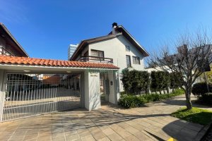 Sobrado com 157m², 3 dormitórios, 2 vagas, no bairro Jardim América em Caxias do Sul para Comprar