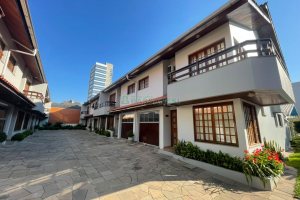 Sobrado com 157m², 3 dormitórios, 2 vagas, no bairro Jardim América em Caxias do Sul para Comprar