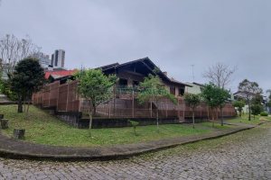 Casa com 131m², 2 dormitórios, 1 vaga, no bairro Vila Verde em Caxias do Sul para Comprar