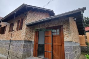 Casa com 131m², 2 dormitórios, 1 vaga, no bairro Vila Verde em Caxias do Sul para Comprar