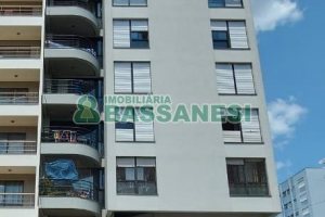 Apto Mobiliado com 84m², 2 dormitórios, 1 vaga, no bairro Centro em Caxias do Sul para Alugar