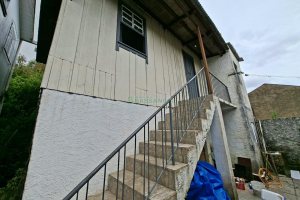 Casa com 40m², 2 dormitórios, no bairro Pio X em Caxias do Sul para Alugar
