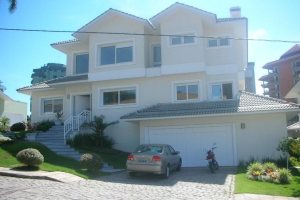 Casa com 400m², 3 dormitórios, 3 vagas, no bairro Jardim América em Caxias do Sul para Comprar