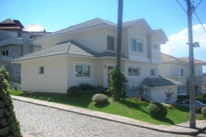 Casa com 400m², 3 dormitórios, 3 vagas, no bairro Jardim América em Caxias do Sul para Comprar