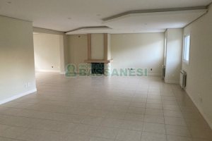Casa com 400m², 3 dormitórios, 3 vagas, no bairro Jardim América em Caxias do Sul para Comprar