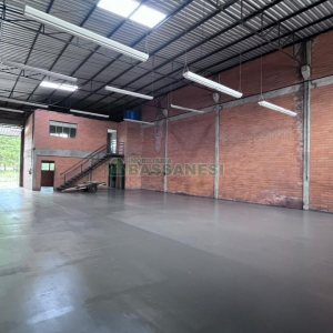 Pavilhão com 380m², no bairro Desvio Rizzo em Caxias do Sul para Alugar