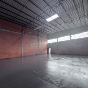 Pavilhão com 380m², no bairro Desvio Rizzo em Caxias do Sul para Alugar