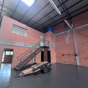 Pavilhão com 380m², no bairro Desvio Rizzo em Caxias do Sul para Alugar