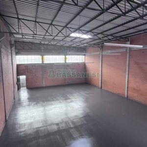 Pavilhão com 380m², no bairro Desvio Rizzo em Caxias do Sul para Alugar