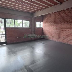 Pavilhão com 380m², no bairro Desvio Rizzo em Caxias do Sul para Alugar