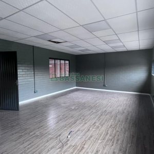 Pavilhão com 380m², no bairro Desvio Rizzo em Caxias do Sul para Alugar