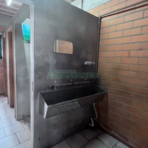 Pavilhão com 380m², no bairro Desvio Rizzo em Caxias do Sul para Alugar