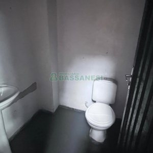 Pavilhão com 380m², no bairro Desvio Rizzo em Caxias do Sul para Alugar