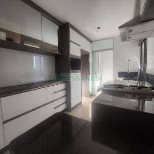 Apto Mobiliado com 58m², 3 dormitórios, 2 vagas, no bairro Lourdes em Caxias do Sul para Alugar