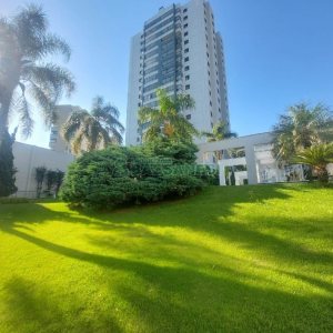 Apto Mobiliado com 58m², 3 dormitórios, 2 vagas, no bairro Lourdes em Caxias do Sul para Alugar