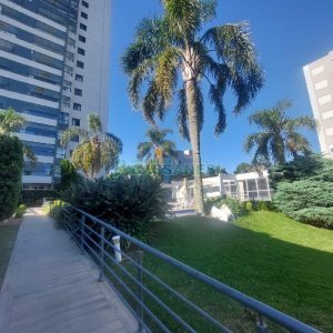 Apto Mobiliado com 58m², 3 dormitórios, 2 vagas, no bairro Lourdes em Caxias do Sul para Alugar