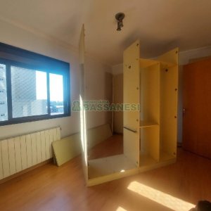 Apto Mobiliado com 58m², 3 dormitórios, 2 vagas, no bairro Lourdes em Caxias do Sul para Alugar