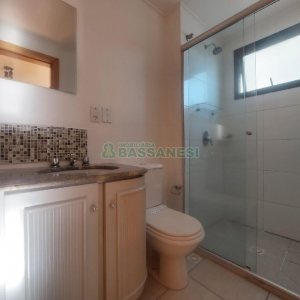 Apto Mobiliado com 58m², 3 dormitórios, 2 vagas, no bairro Lourdes em Caxias do Sul para Alugar