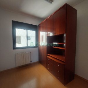 Apto Mobiliado com 58m², 3 dormitórios, 2 vagas, no bairro Lourdes em Caxias do Sul para Alugar