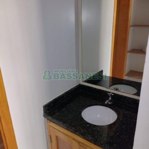 Kitinete Mobiliado com 30m², 1 dormitório, 1 vaga, no bairro Petrópolis em Caxias do Sul para Alugar