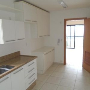 Apartamento com 130m², 3 dormitórios, 2 vagas, no bairro Lourdes em Caxias do Sul para Alugar