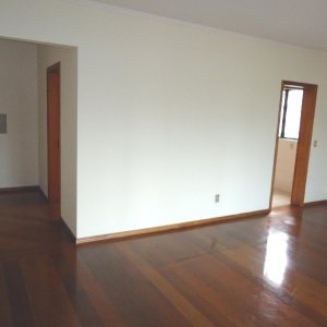 Apartamento com 130m², 3 dormitórios, 2 vagas, no bairro Centro em Caxias do Sul para Alugar