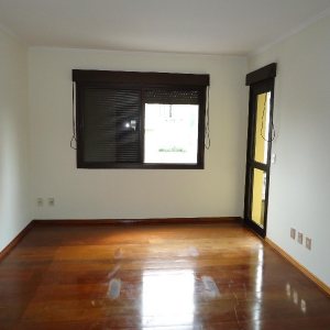 Apartamento com 130m², 3 dormitórios, 2 vagas, no bairro Centro em Caxias do Sul para Alugar