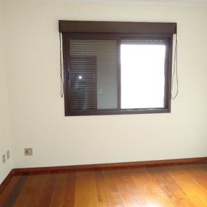 Apartamento com 130m², 3 dormitórios, 2 vagas, no bairro Centro em Caxias do Sul para Alugar