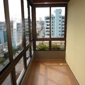 Apartamento com 130m², 3 dormitórios, 2 vagas, no bairro Centro em Caxias do Sul para Alugar