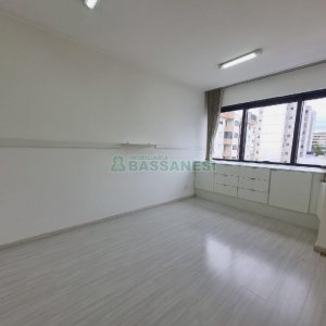 Sala com 60m², 1 vaga, no bairro Centro em Caxias do Sul para Alugar