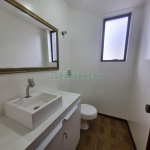 Sala com 60m², 1 vaga, no bairro Centro em Caxias do Sul para Alugar