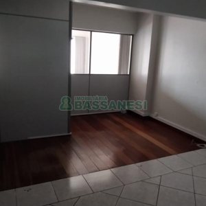 Loja com 196m², no bairro São Pelegrino em Caxias do Sul para Comprar