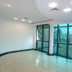 Sala com 101m², 2 vagas, no bairro Centro em Caxias do Sul para Comprar