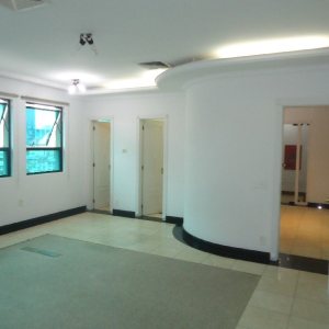 Sala com 101m², 2 vagas, no bairro Centro em Caxias do Sul para Comprar