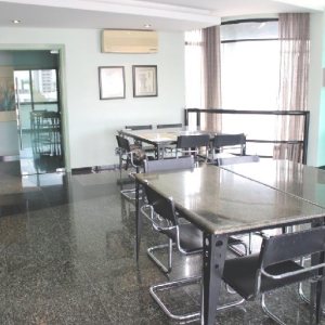 Sala com 101m², 2 vagas, no bairro Centro em Caxias do Sul para Comprar