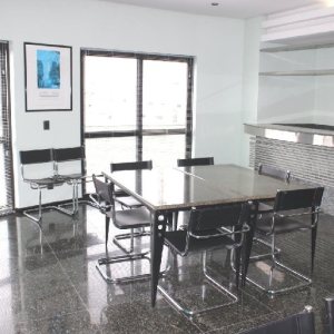 Sala com 101m², 2 vagas, no bairro Centro em Caxias do Sul para Comprar