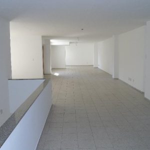 Loja com 450m², 2 vagas, no bairro Centro em Caxias do Sul para Comprar