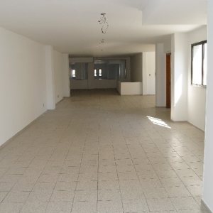 Loja com 450m², 2 vagas, no bairro Centro em Caxias do Sul para Comprar