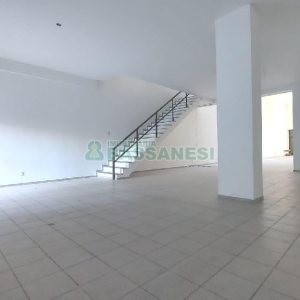 Loja com 500m², 2 vagas, no bairro Centro em Caxias do Sul para Alugar