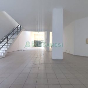 Loja com 500m², 2 vagas, no bairro Centro em Caxias do Sul para Alugar