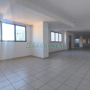 Loja com 500m², 2 vagas, no bairro Centro em Caxias do Sul para Alugar