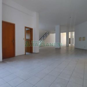 Loja com 500m², 2 vagas, no bairro Centro em Caxias do Sul para Alugar
