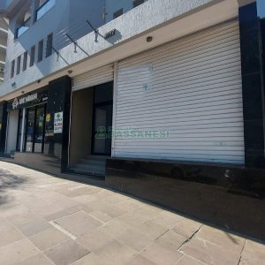 Loja com 500m², 2 vagas, no bairro Centro em Caxias do Sul para Alugar