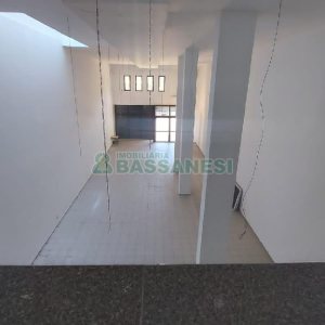 Loja com 500m², 2 vagas, no bairro Centro em Caxias do Sul para Alugar